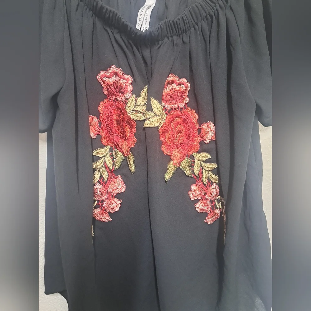 Live 4 Truth Womens 1X Black Floral Embroidered Peasant Blouse Boho Top - Picture 4 of 5